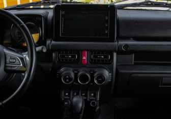 Подержанный автомобиль Suzuki Jimny 2020 года (11 фото)