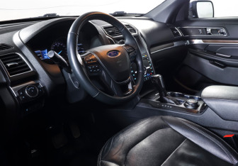 Подержанный автомобиль Ford Explorer 2019 года (15 фото)