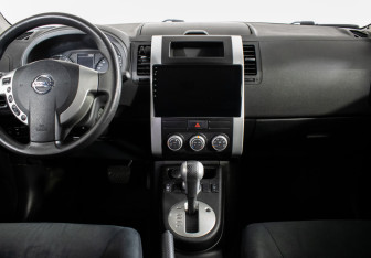 Подержанный автомобиль Nissan X-Trail 2013 года (11 фото)