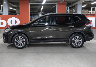 Подержанный автомобиль Nissan X-Trail 2016 года (8 фото)