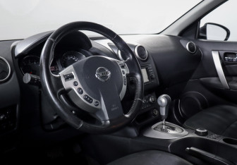 Подержанный автомобиль Nissan Qashqai+2 2010 года (14 фото)