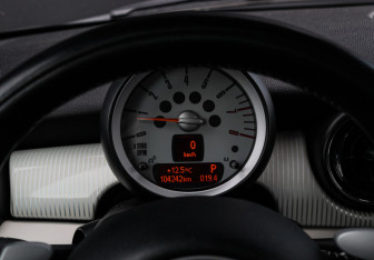 Подержанный автомобиль MINI Hatch 2009 года (20 фото)