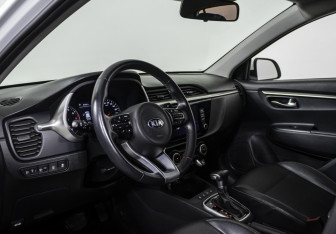 Подержанный автомобиль Kia Rio Hatchback 2021 года (9 фото)