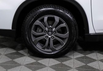 Подержанный автомобиль Suzuki Vitara 2017 года (8 фото)