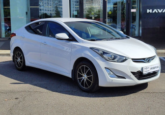 Подержанный автомобиль Hyundai Elantra Sedan 2015 года (3 фото)