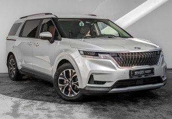 Подержанный автомобиль Kia Carnival 2021 года (3 фото)