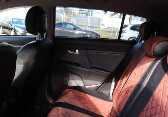 Подержанный автомобиль Kia Sportage 2014 года (8 фото)