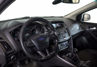 Подержанный автомобиль Ford Focus Wagon 2017 года (8 фото)