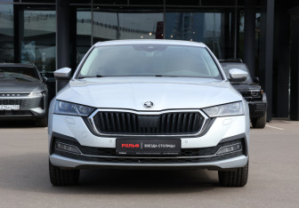Подержанный автомобиль Skoda Octavia Liftback 2020 года (2 фото)
