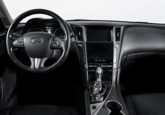 Подержанный автомобиль Infiniti Q50 2015 года (12 фото)