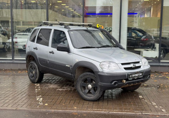 Подержанный автомобиль Chevrolet Niva 2015 года (3 фото)