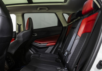 Подержанный автомобиль Changan UNI-S 2024 года (13 фото)