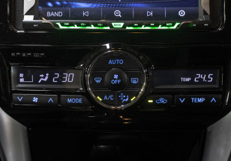 Подержанный автомобиль Toyota Allion 2016 года (18 фото)