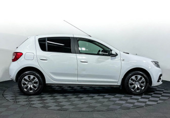 Подержанный автомобиль Renault Sandero 2018 года (4 фото)