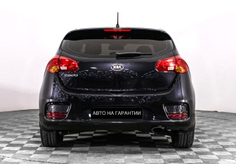 Подержанный автомобиль Kia Ceed Hatchback 2015 года (4 фото)