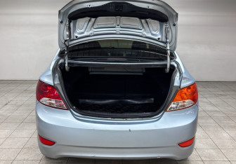 Подержанный автомобиль Hyundai Solaris Sedan 2012 года (10 фото)