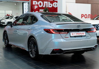 Новый Toyota Camry Sedan 2025 (8 фото)