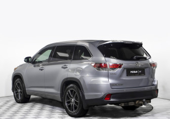Подержанный автомобиль Toyota Highlander 2014 года (7 фото)