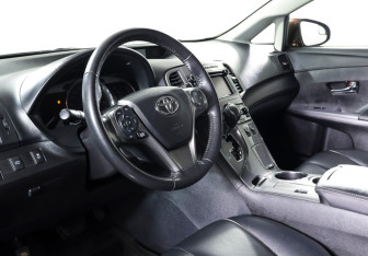 Подержанный автомобиль Toyota Venza 2014 года (14 фото)