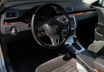 Подержанный автомобиль Volkswagen Passat Sedan 2011 года (12 фото)