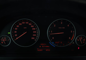 Подержанный автомобиль BMW X5 2016 года (13 фото)