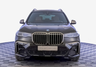 Подержанный автомобиль BMW X7 2021 года (2 фото)