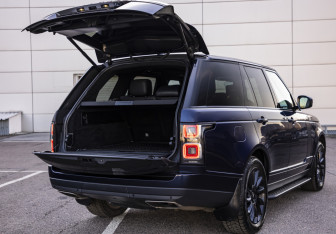 Подержанный автомобиль Land Rover Range Rover 2018 года (17 фото)