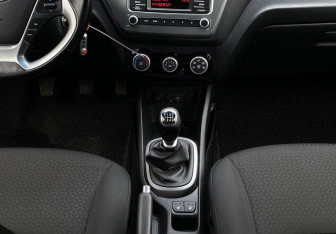 Подержанный автомобиль Kia Rio Sedan 2016 года (13 фото)