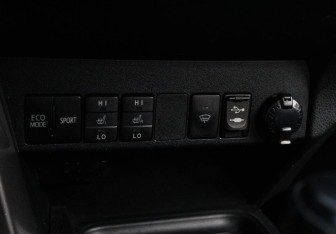 Подержанный автомобиль Toyota RAV4 2017 года (15 фото)