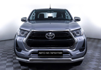 Подержанный автомобиль Toyota Hilux 2020 года (2 фото)