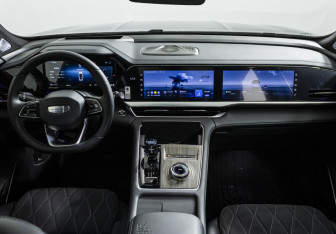 Подержанный автомобиль Geely Monjaro 2025 года (13 фото)