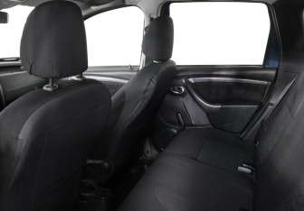 Подержанный автомобиль Renault Duster 2017 года (12 фото)