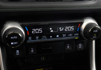 Подержанный автомобиль Toyota RAV4 2023 года (14 фото)