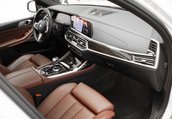 Подержанный автомобиль BMW X7 2019 года (27 фото)
