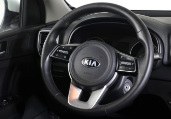 Подержанный автомобиль Kia Sportage 2021 года (13 фото)