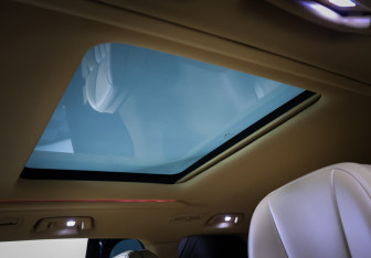 Подержанный автомобиль Voyah Dream 2023 года (19 фото)