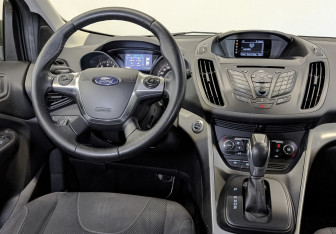 Подержанный автомобиль Ford Kuga 2013 года (25 фото)