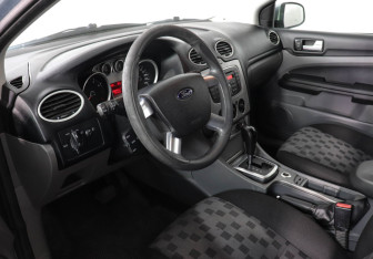 Подержанный автомобиль Ford Focus Hatchback 2009 года (5 фото)