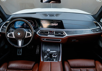 Подержанный автомобиль BMW X7 2020 года (23 фото)