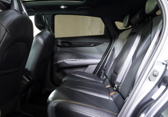 Подержанный автомобиль Changan UNI-V 2023 года (12 фото)