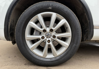 Подержанный автомобиль Volkswagen Touareg 2013 года (9 фото)