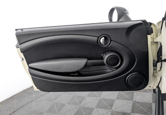 Подержанный автомобиль MINI Hatch 2008 года (19 фото)