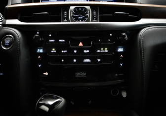 Подержанный автомобиль Lexus LX 2016 года (26 фото)