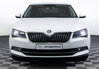 Подержанный автомобиль Skoda Superb Liftback 2017 года (2 фото)