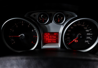 Подержанный автомобиль Ford Focus Sedan 2010 года (11 фото)