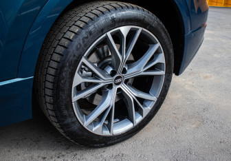 Подержанный автомобиль Audi Q8 2021 года (13 фото)