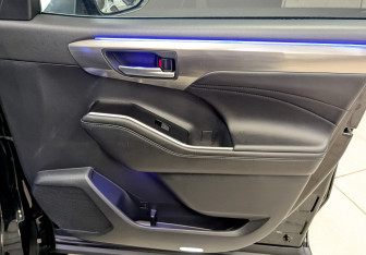 Подержанный автомобиль Toyota Highlander 2024 года (24 фото)