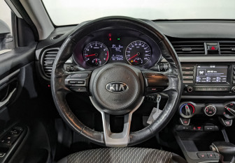 Подержанный автомобиль Kia Rio Sedan 2020 года (20 фото)