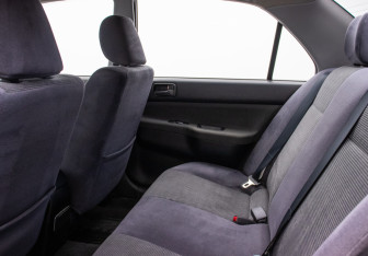 Подержанный автомобиль Mitsubishi Lancer Sedan 2004 года (11 фото)