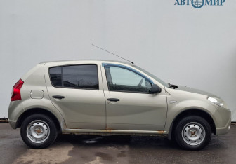 Подержанный автомобиль Renault Sandero 2011 года (4 фото)